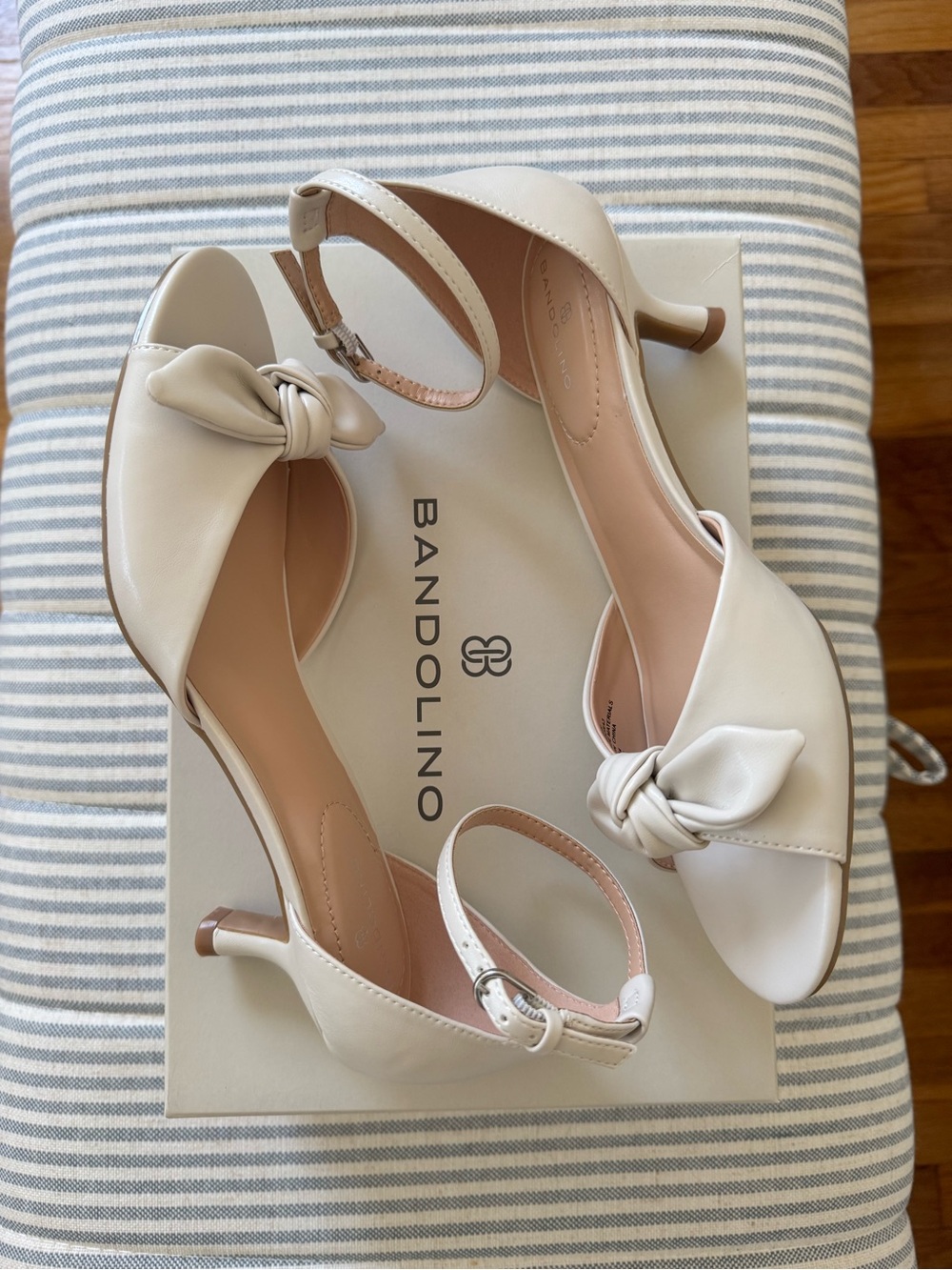 Bandolino Kitten Heel - Picture 3 of 6